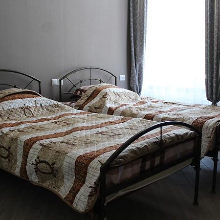 Guest House On Gia Abesadze Street Tbilisi Ngoại thất bức ảnh