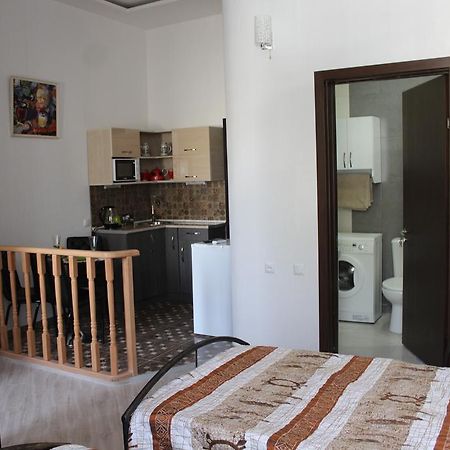Guest House On Gia Abesadze Street Tbilisi Ngoại thất bức ảnh