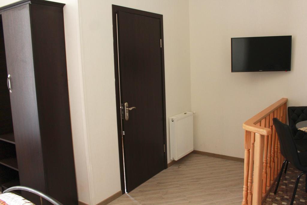 Guest House On Gia Abesadze Street Tbilisi Ngoại thất bức ảnh