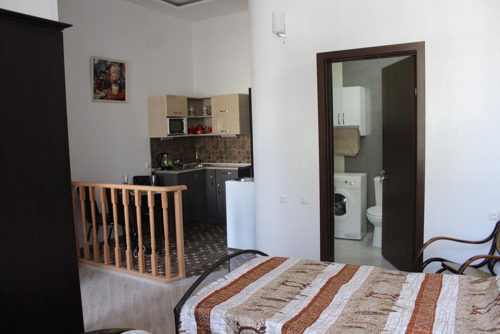 Guest House On Gia Abesadze Street Tbilisi Ngoại thất bức ảnh